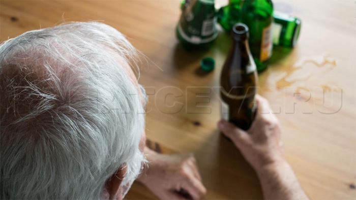 Пожилой алкоголик